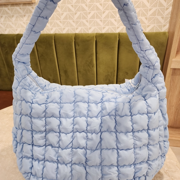 AR New York Women's Blue Oversized Cloud Quilted Crossbody Bag - Picture 4 of 12